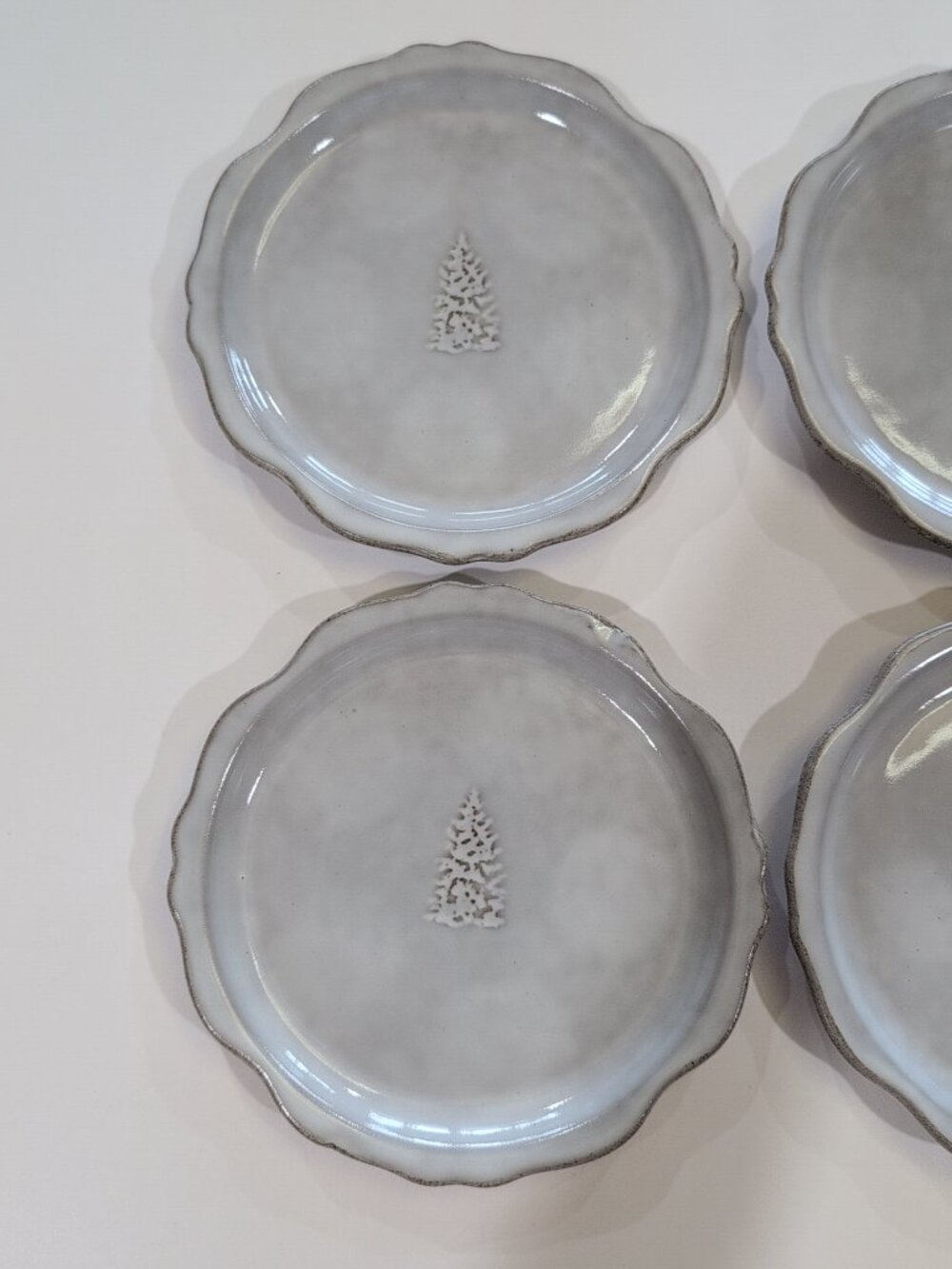 4 Carved Ribbed Edge Appetizer Plates Sour Cream Tree Hearth & Hand Magnolia NEW - Picture 4 of 5